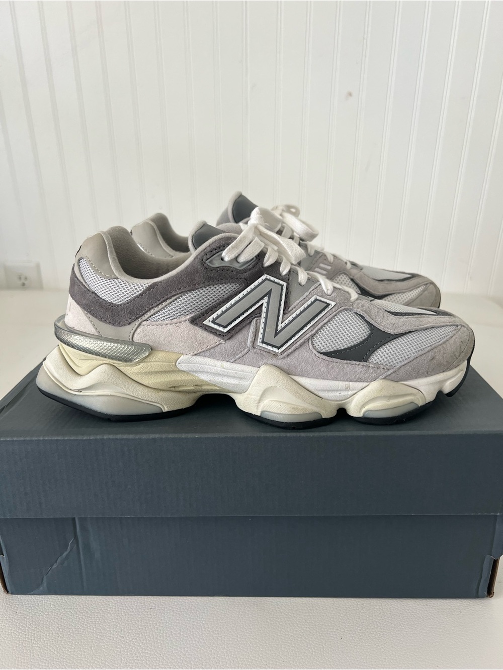Men’s New Balance 9060 Grey and Cream